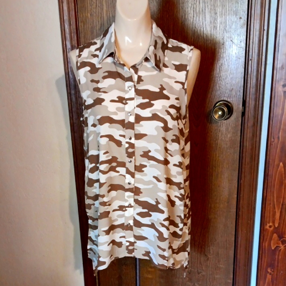 Sleeveless Camouflage Button-Up Blouse